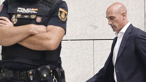Alles hiljuti suudlusskandaali sattunud Hispaania vutiliidu ekspresident arreteeriti