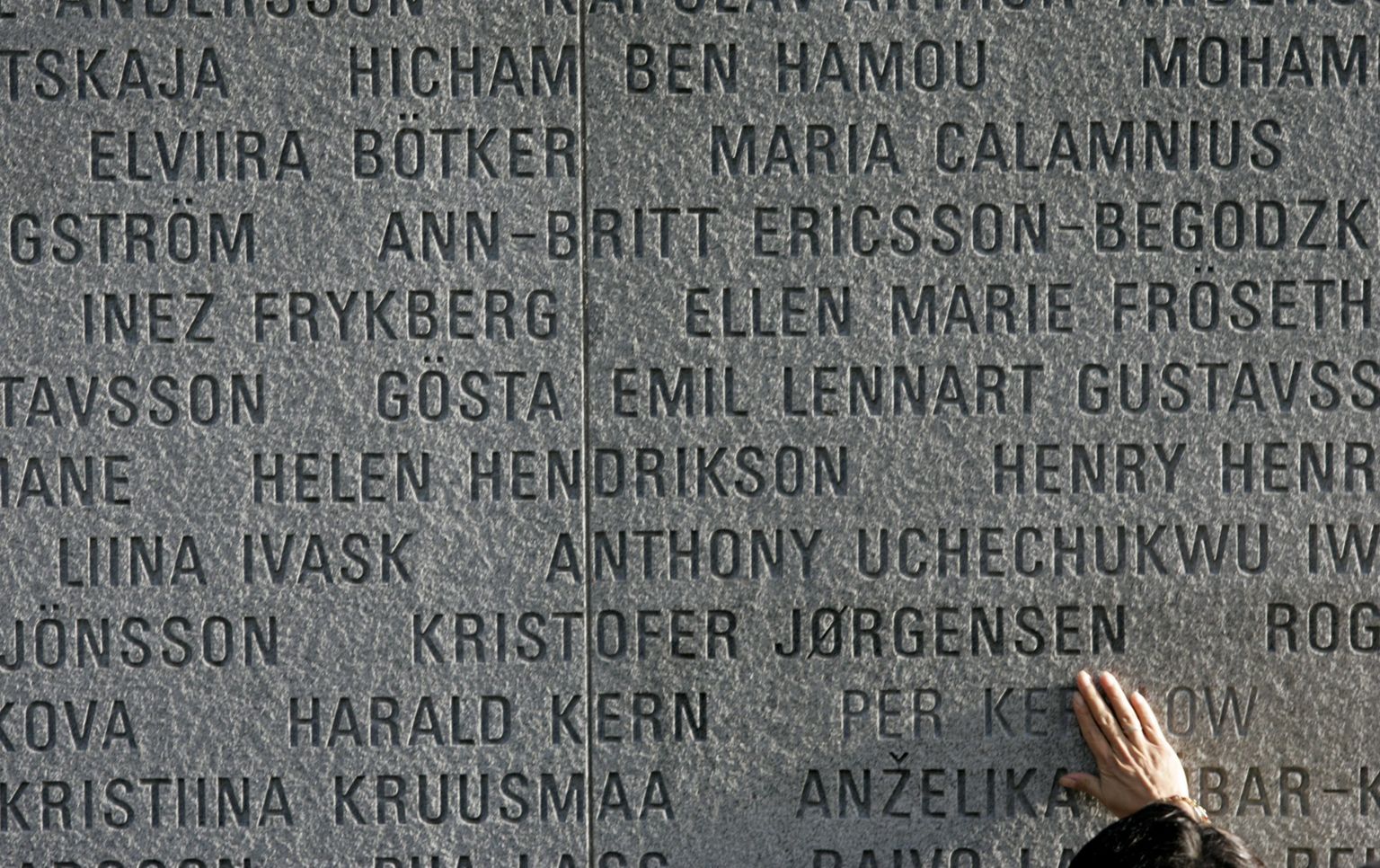 Мемориал погибшим в Стокгольме.