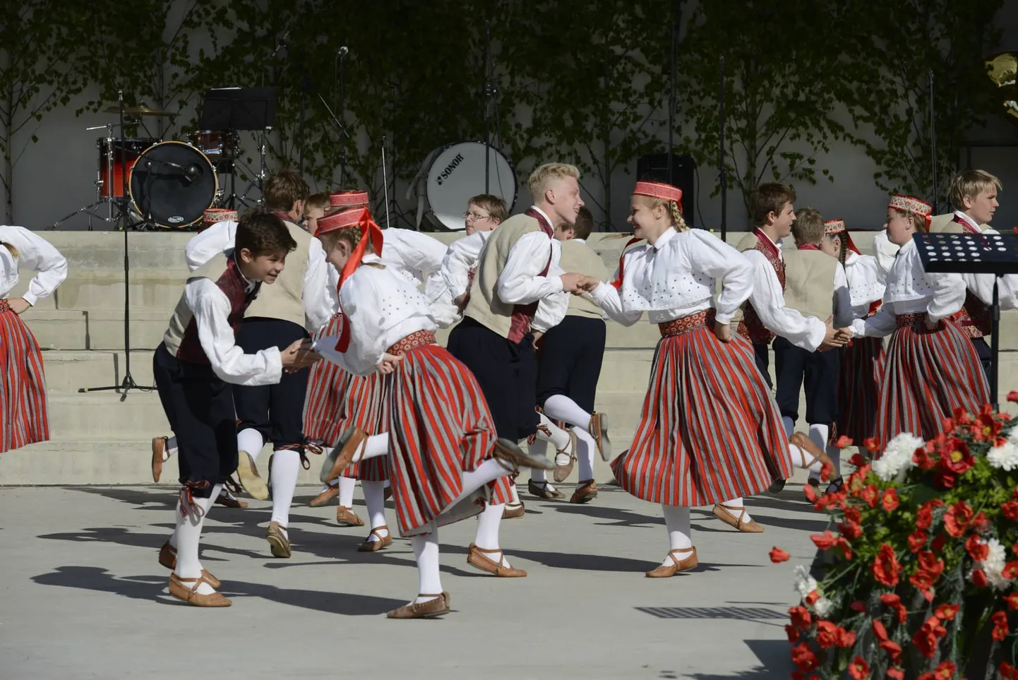 Paide gümnaasiumi rahvatantsurühm "Keerutajad"