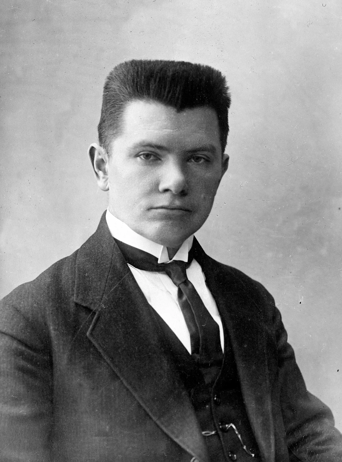 Augustinas Voldemaras oli Leedu peaminister mitmel korral.Ta oli üks 17. detsembril 1926 toimunud riigipöörde initsiaatoreid. 17. detsembril 1926 sai ta peaministriks ja ühtlasi ka välisministriks. Lisaks sellele täitis ta alates 22. novembrist 1928 ka kaitseministri ülesandeid.