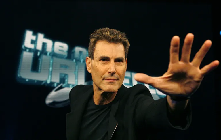 Mustkunstnik Uri Geller.