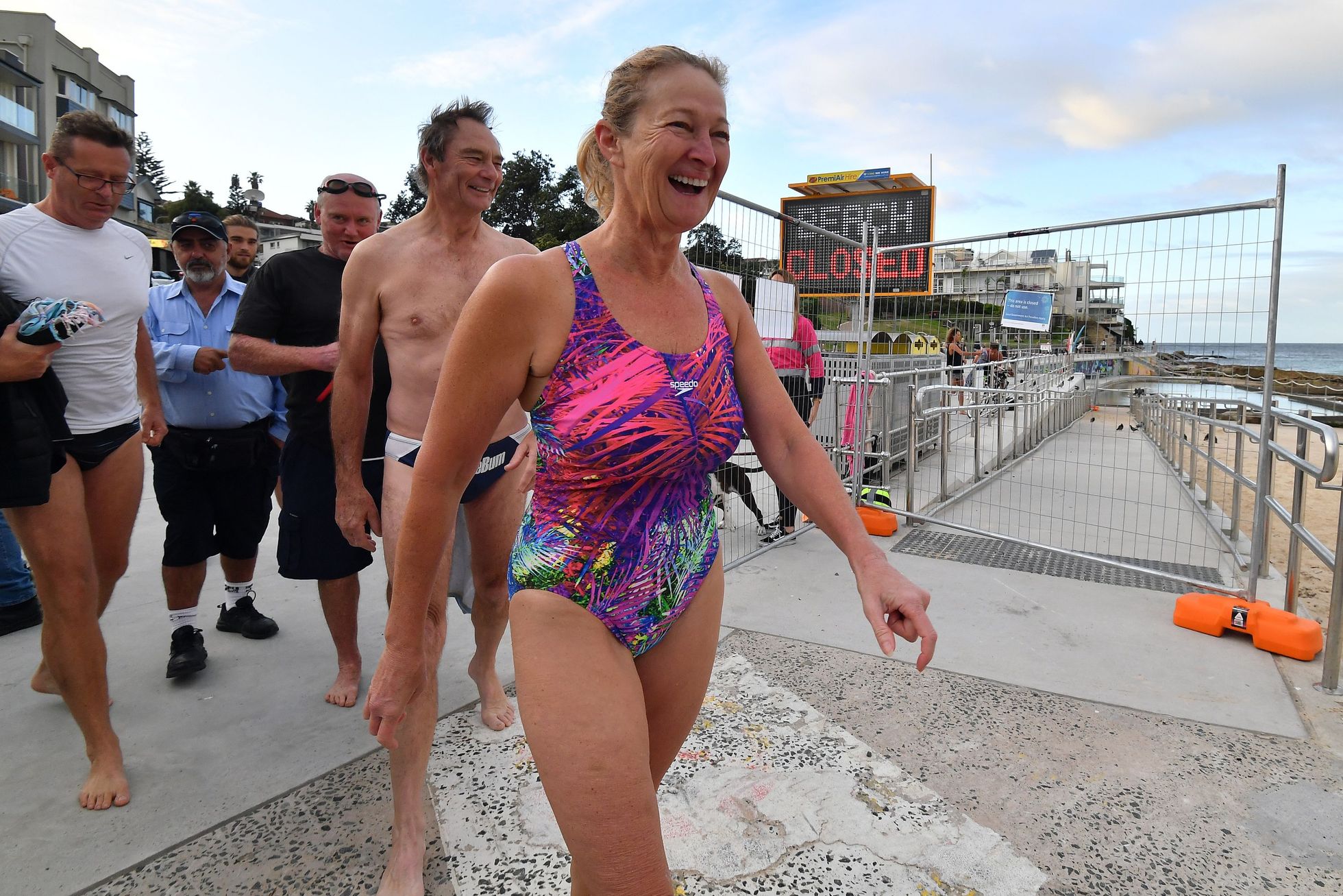 Üle kuu taas avatud kuulsasse Bondi randa tulid ujuma nii noored kui ka vanad.