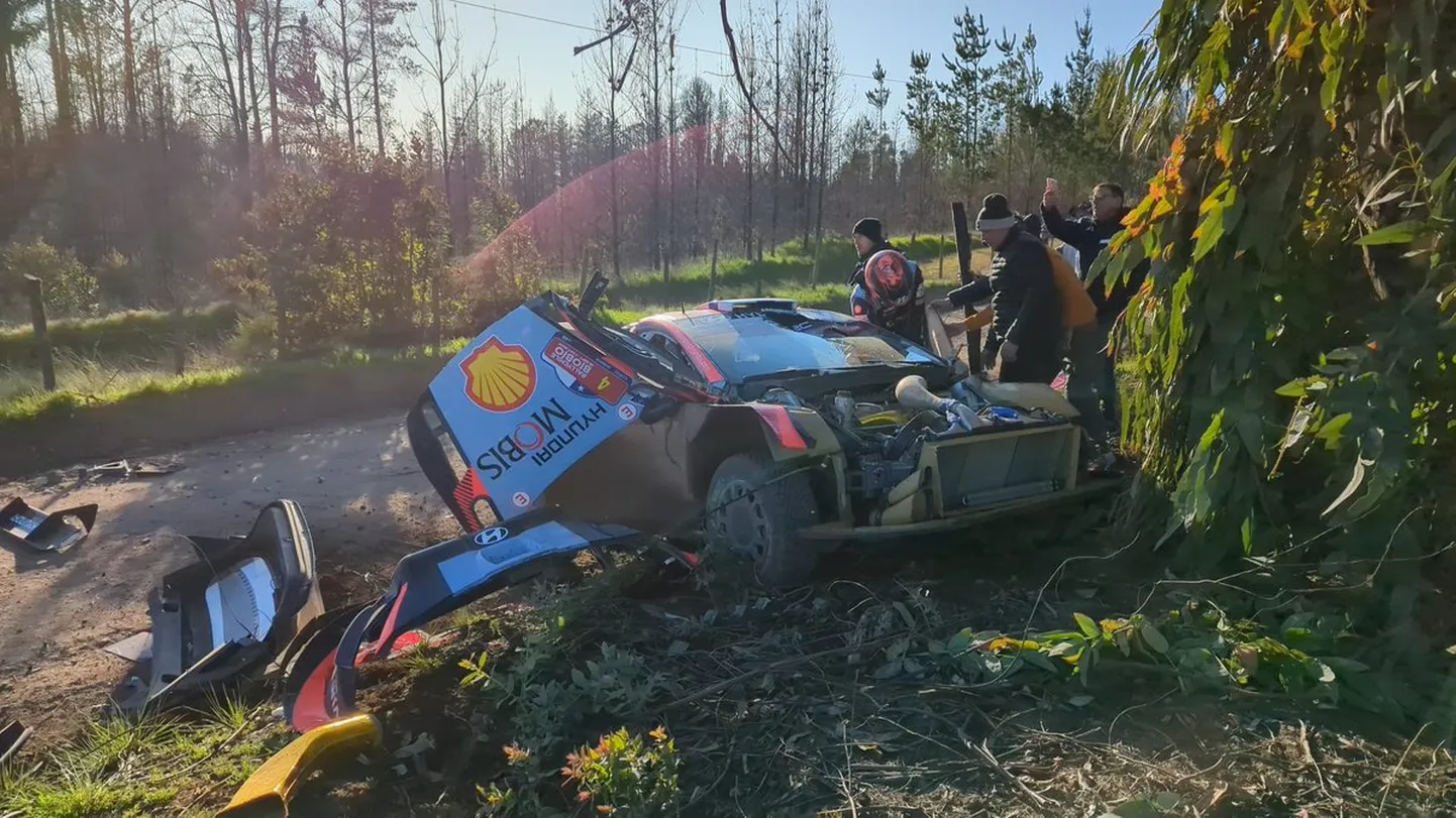 Esapekka Lappi avariiline Hyundai Rally1-auto.