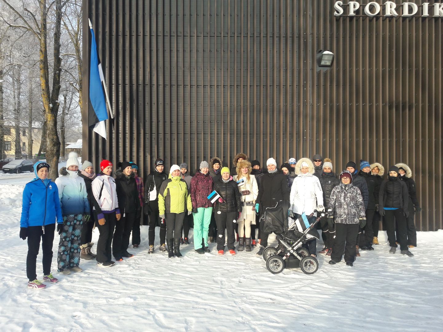 Eesti Vabariigi sünnipäeva hommikul kell 9 suunduti Aqva spordikeskuse eest 100 minuti distantsile.