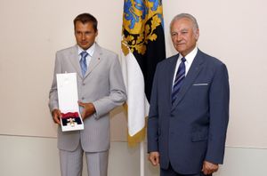 President Arnold Rüütel andis üle Kadriorus Valgetähe I kl. teenetemärgi Andrus Veerpalule