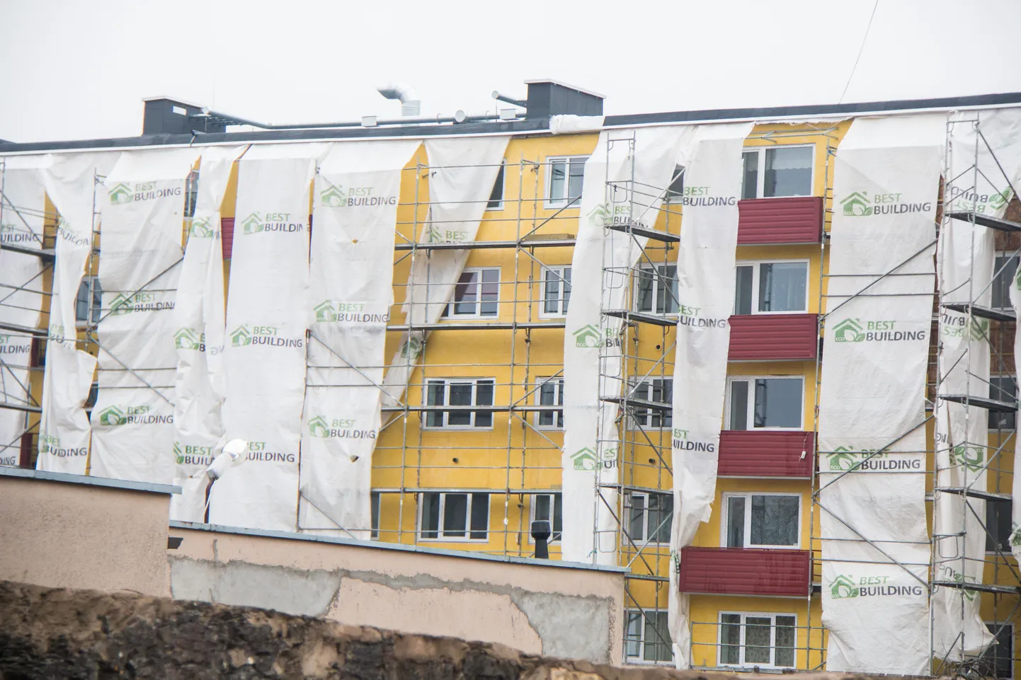 Vanade majade energiatõhususe nõuete tõstmisel ei saa renoveerimiskulusid ainult omanike õlule panna.