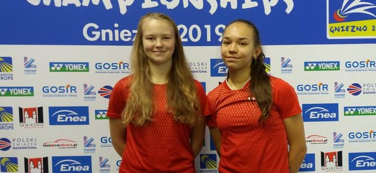 2019. aasta septembris naasesid Catlyn Kruus (paremal) ja Ramona Üprus Euroopa U17 meistrivõistlustelt neiude paarismängus 5. kohaga.