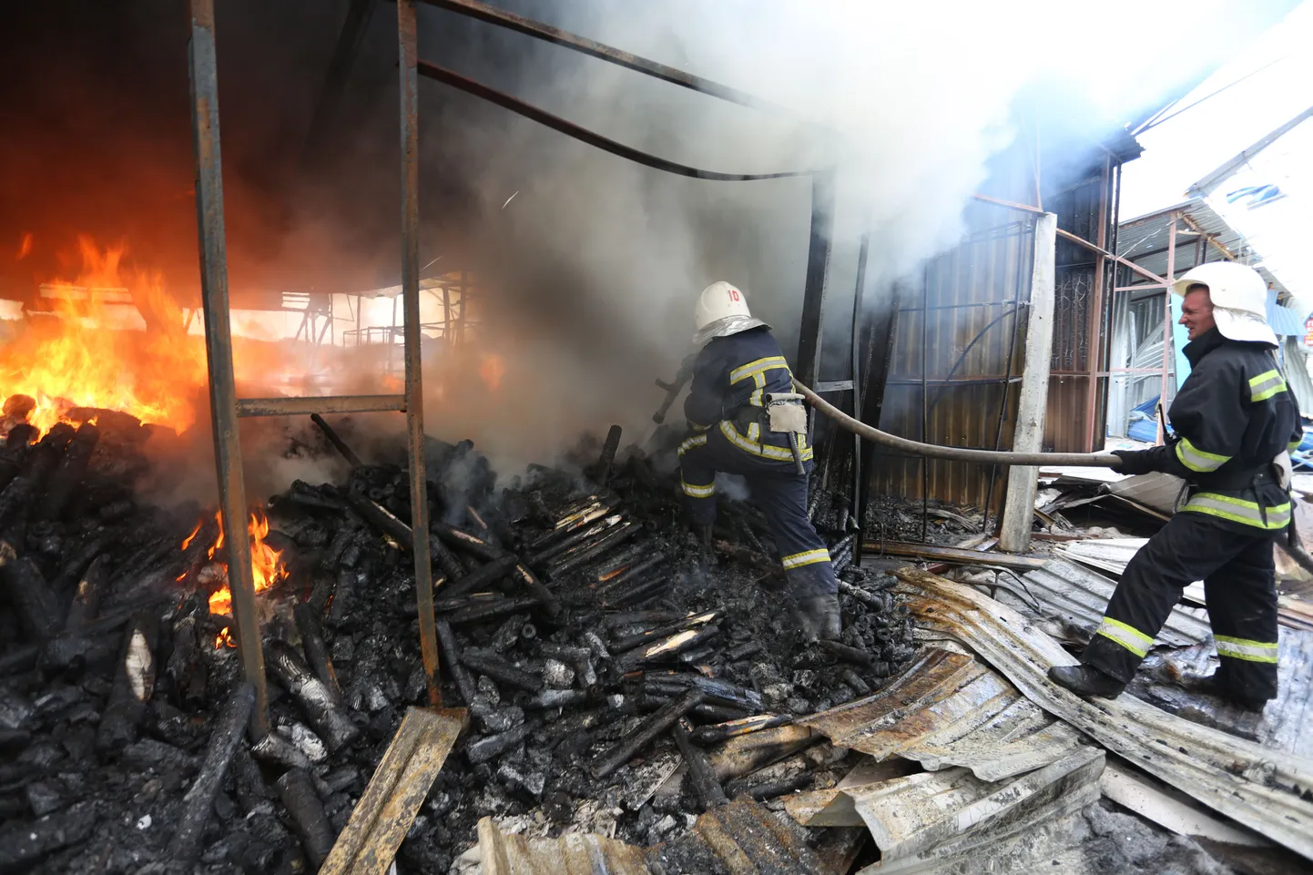 Tulekahju Donetskis pärast mürsurünnakut