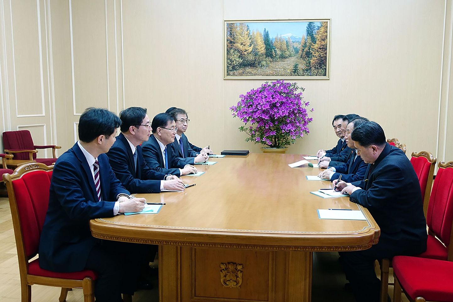 Põhja-Korea ja Lõuna-Korea ametnikud Pyongyangis.