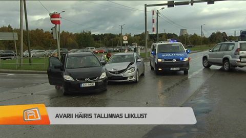 Reporter: таллиннские водители вступили в перепалку на месте аварии