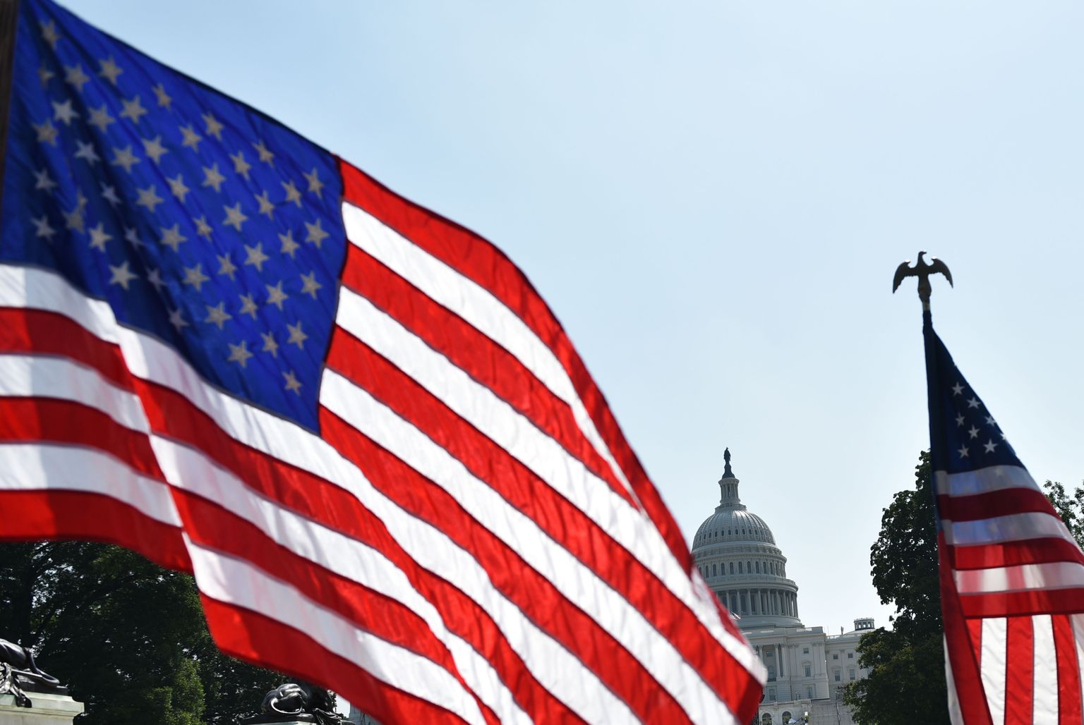 Ameerika Ühendriikide valitsushoonete juures lehvisid lipud juba päev enne 4. juuli iseseisvuspäeva.