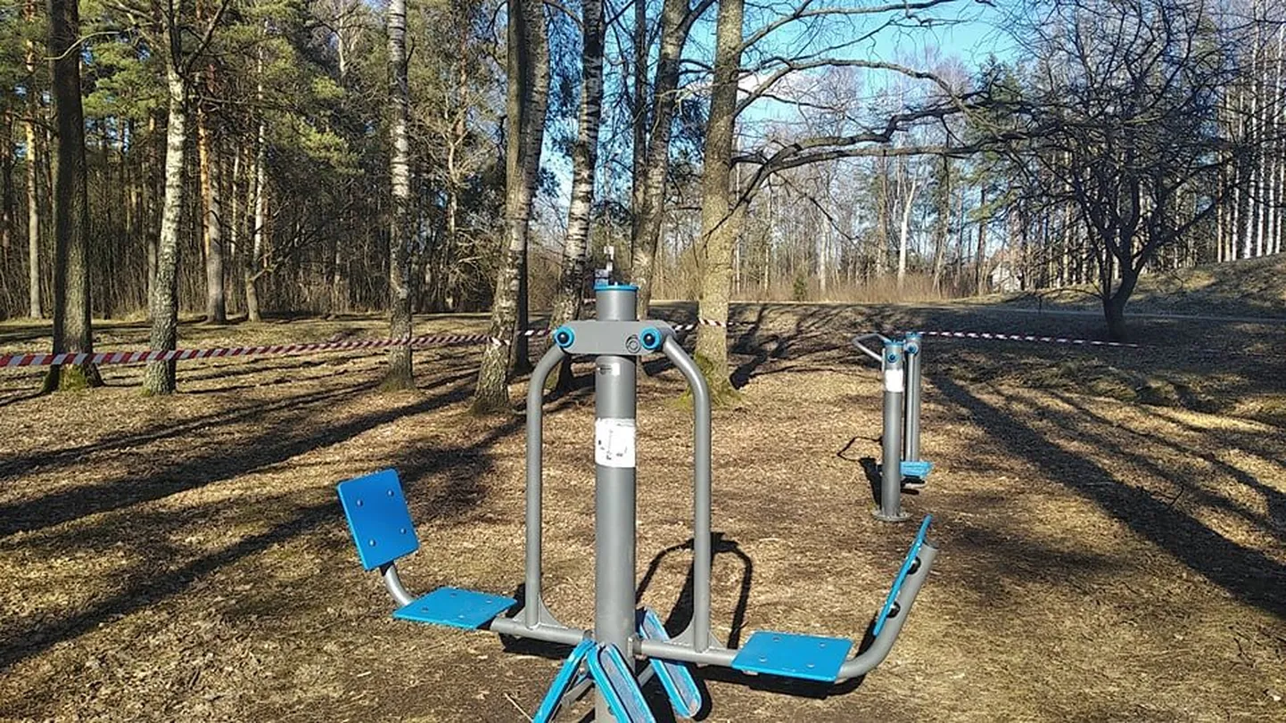 Tolli metsa välijõusaal