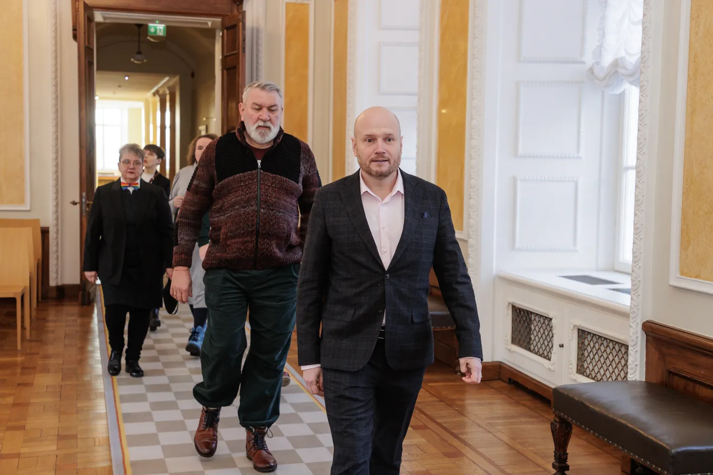 Уполномоченный по гендерному равноправию и равному обращению Кристиан Веске (на переднем плане) в Рийгикогу.