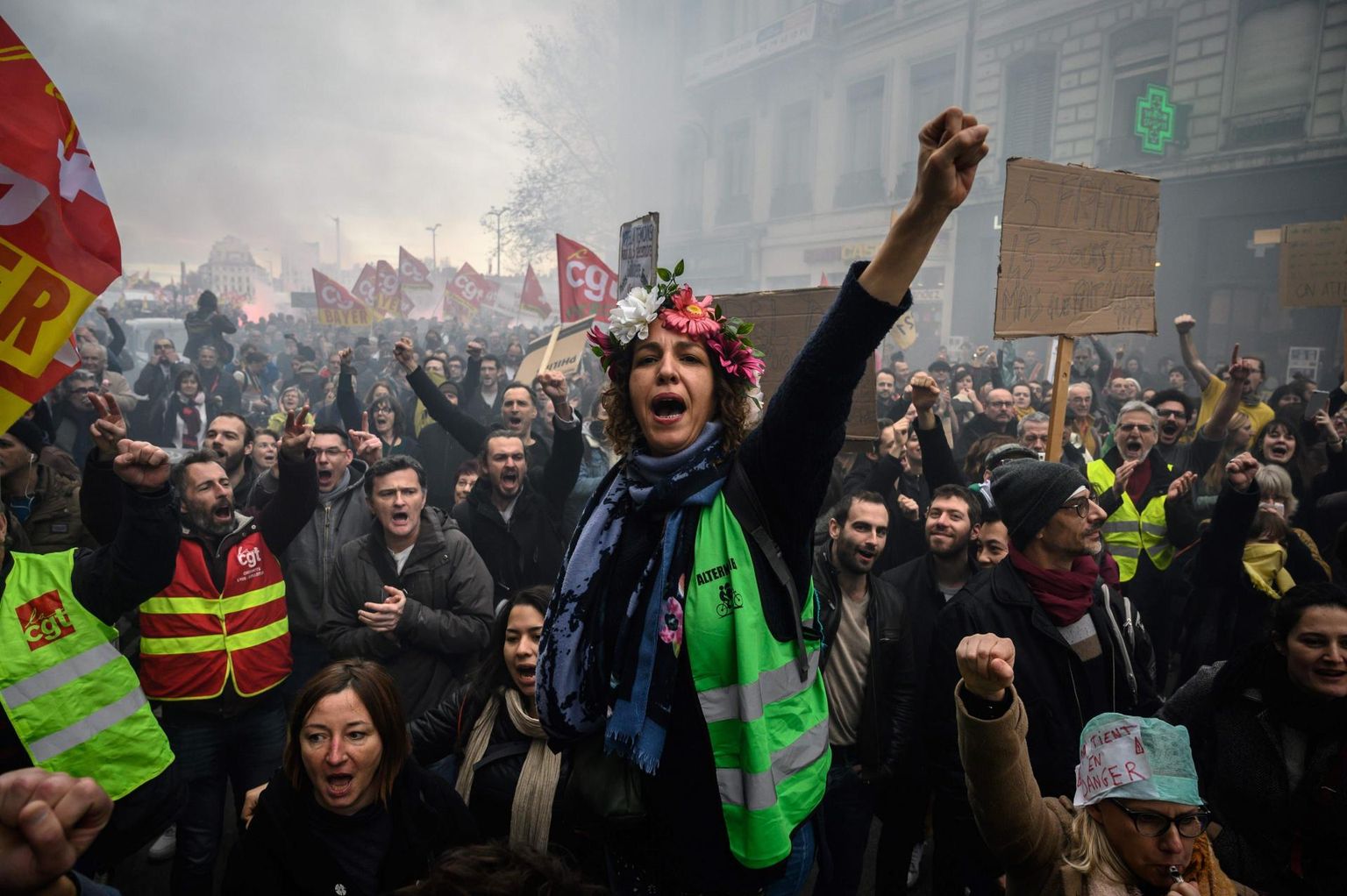 Valitsuse kava pensionisüsteemi reformimiseks tõi Prantsusmaal tänavatele 200 000 prantslast. Pildil on meeleavaldajad Lyonis. 