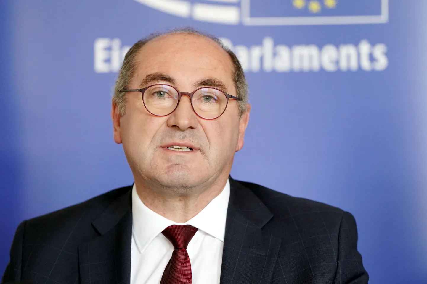 Eiropas Tautas partijas (Kristīgie demokrāti) grupas pārstāvis Hēlders Sūza Silva piedalās preses kobnferencē Eiropas Parlamenta Budžeta komitejas delegācijas vizītes noslēgumā Latvijā, kurā vērtēja, kā Eiropas Savienības aizsardzības un krīžu gatavības stiprināšana ietekmē budžetu.