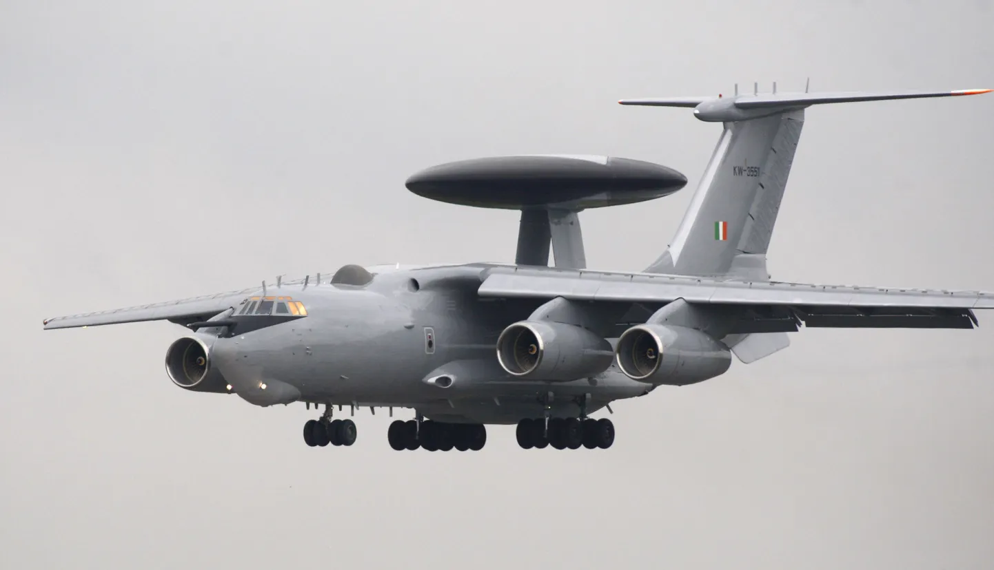 Il-76-tüüpi transportlennuk.