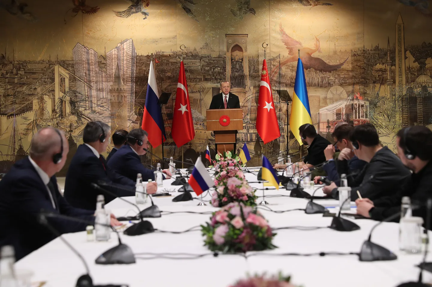 Türgi president Recep Tayyip Erdogan kohtub Istanbulis Ukraina ja Venemaa delegatsioonidega. 29.03.2022