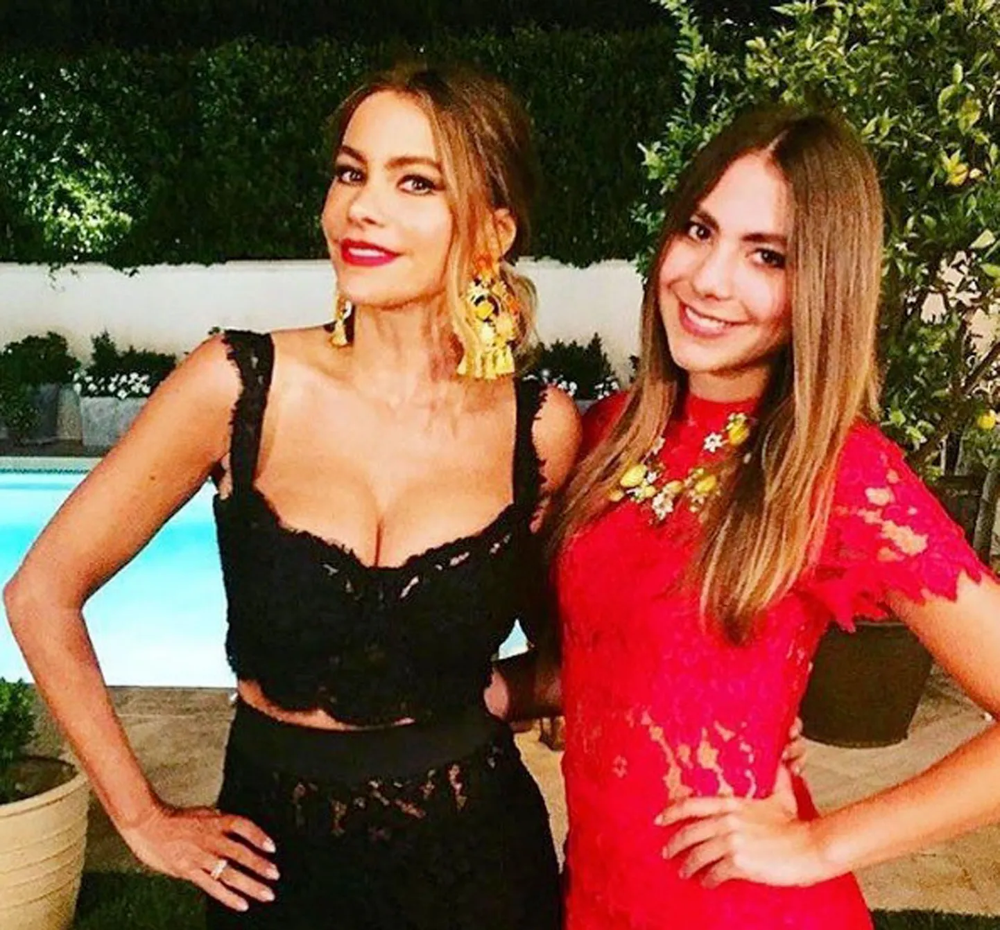 Sofia Vergara (vasakul)
