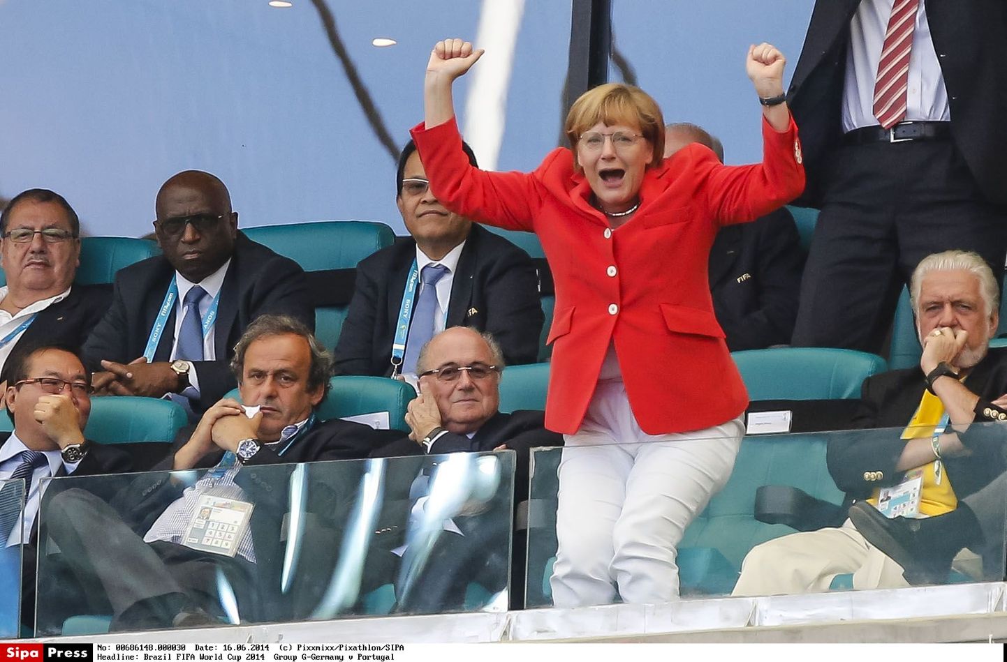 Angela Merkel 2014. aastal Saksamaa koondisele MMil kaasa elamas