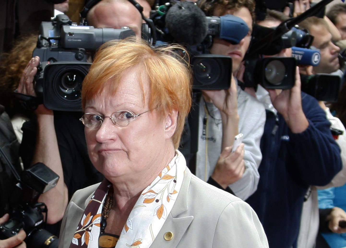 Soome president Tarja Halonen saabumas ELi liidrite erakorralisele tippkohtumisele Brüsselis.