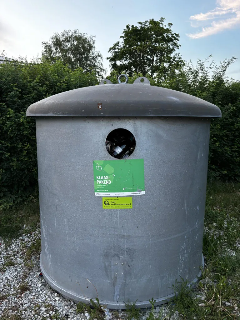 Klaasikonteineri tühjendamist tuleb veel esmaspäevani oodata.