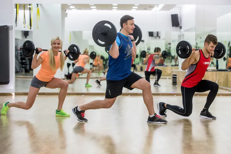 VÄLJAASTEKÜKK. Bodypump - õigesti ja valesti. Tee nagu Viktor keskel!