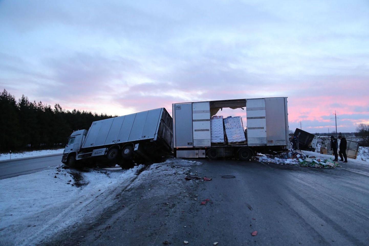 На шоссе Таллинн - Нарва столкнулись 13 машин.