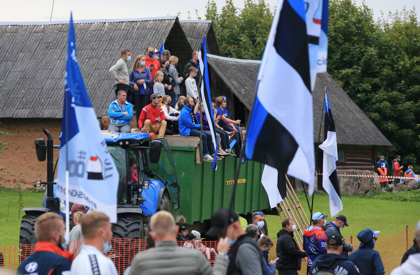Rally Estonial viibinud pealtvaatajad said samamoodi David Evansi käest kiita.