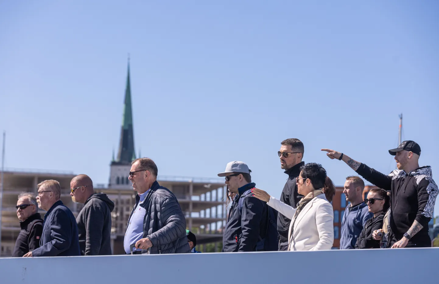 Laevaga eelmise suve hakul Tallinnasse saabunud turistid sadamas.