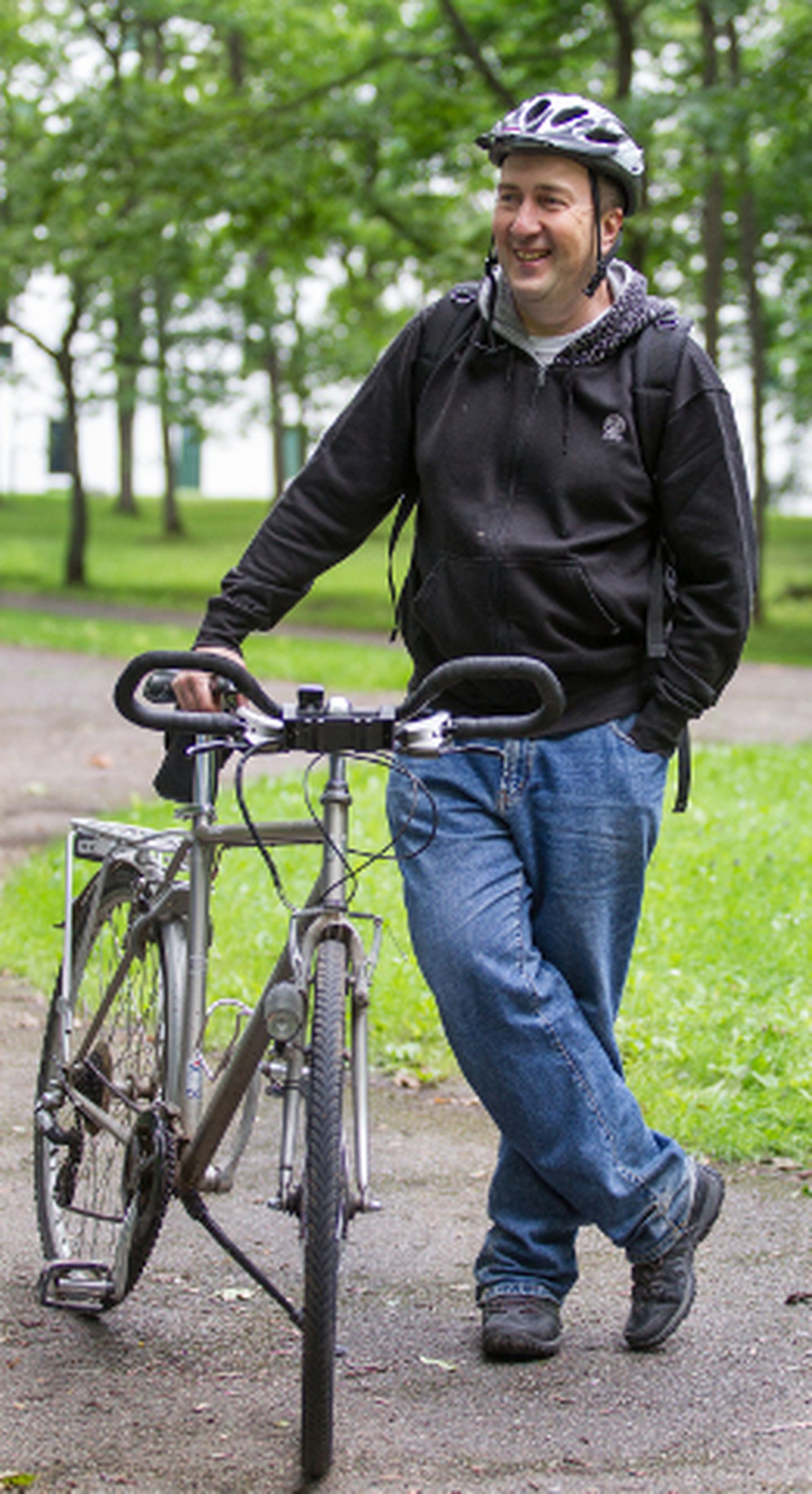 Tartu ja Jõhvi vahet liigub Mait Sepp bussi või rongiga, lühemate sõitude jaoks on jalgratas.