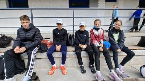Noored panid end proovile kuninglikul alal