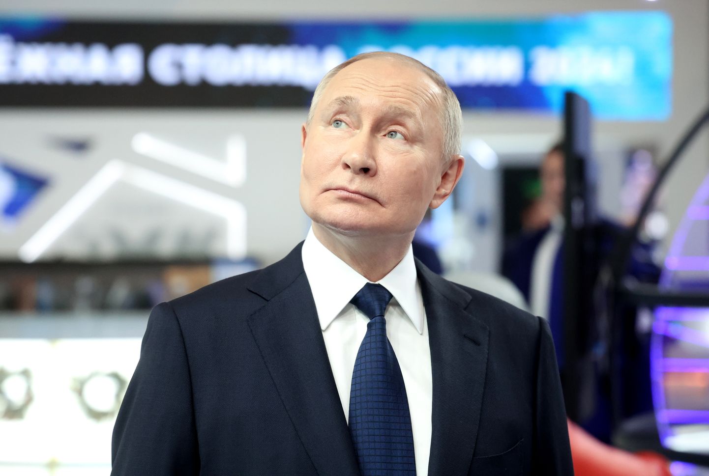 Venemaa president Vladimir Putin 17. detsembril Ühtse Venemaa kongressil rahvamajanduse saavutuste näitust külastamas.