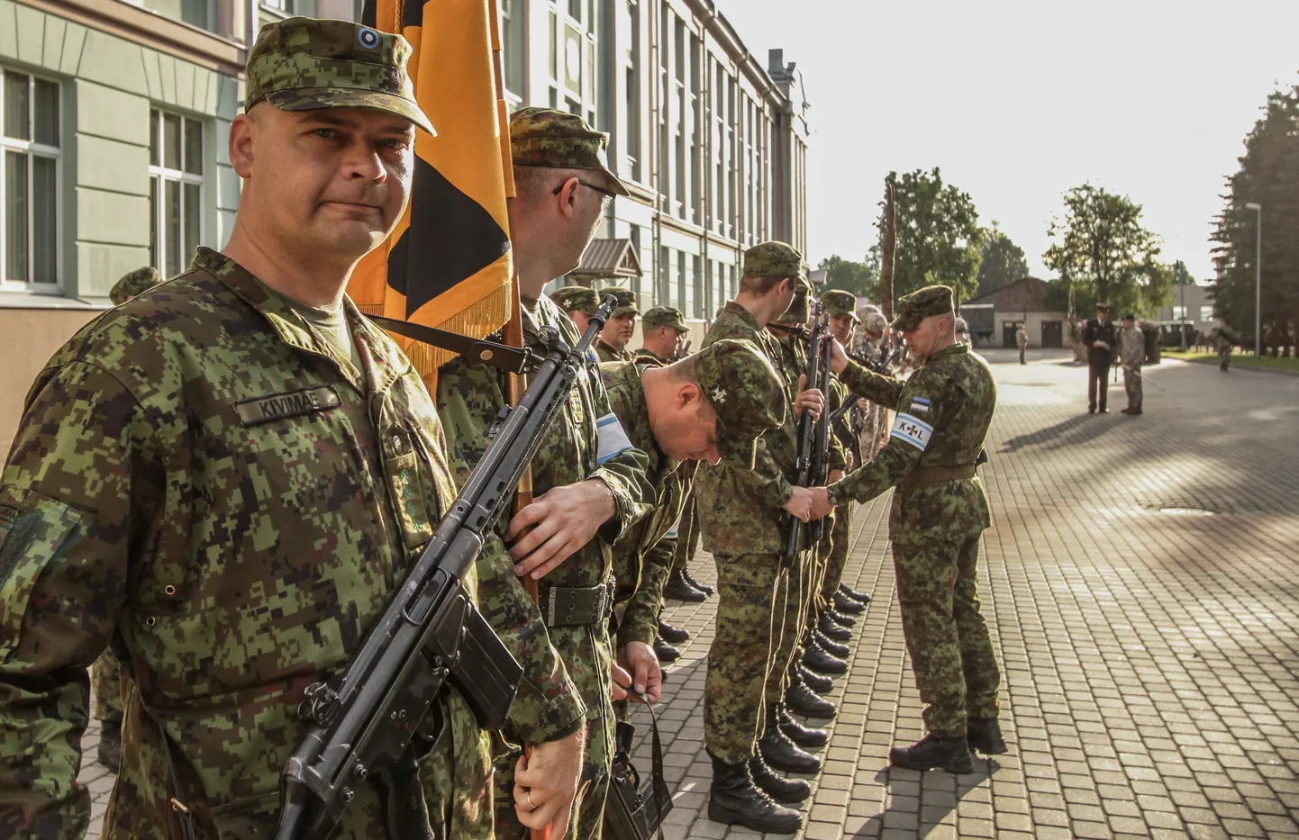 Esiplaanil major Kristian Kivimäe.