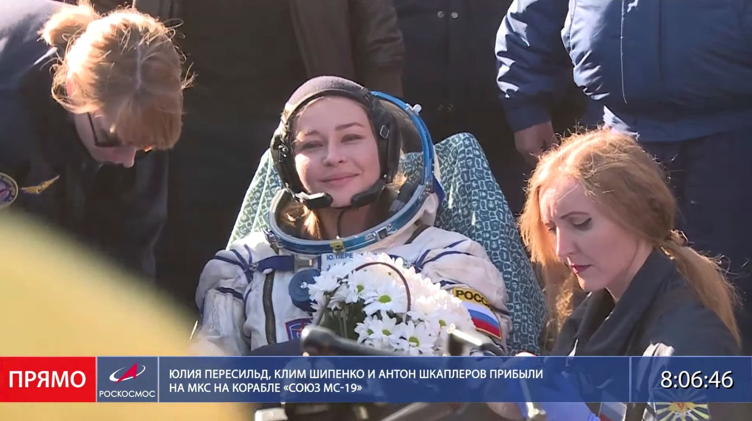 Julia Peresild pärast Sojuz MS-18 maandumist Kasahstanis.