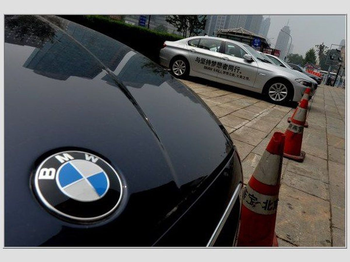 BMWd autopoe ees Pekingis.
