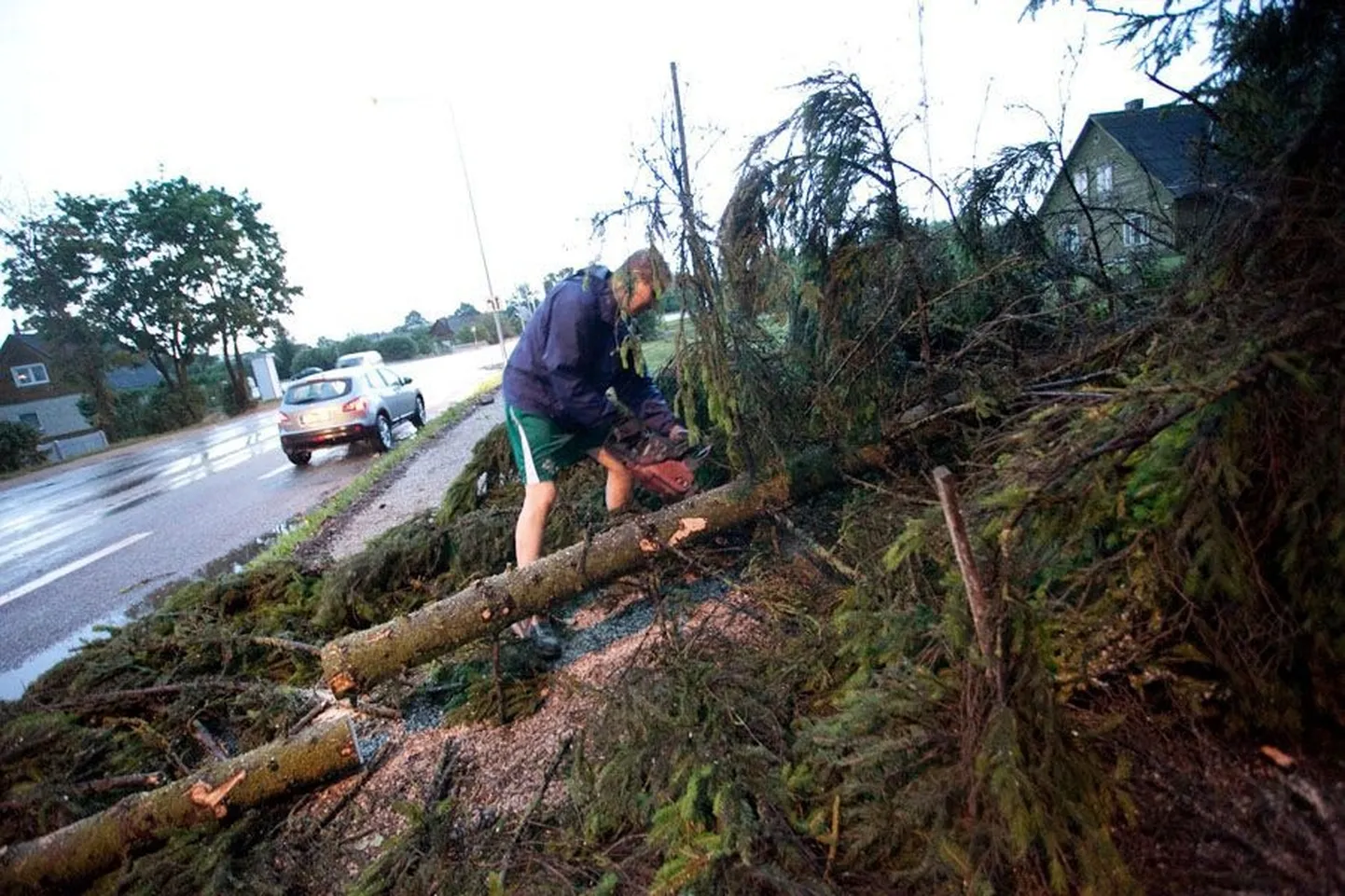 2010. aasta 8. augustil möllas Lääne-Virumaal tugev torm, mis viis Väike-Maarja kirikult torni ja tegi palju muud pahandust.