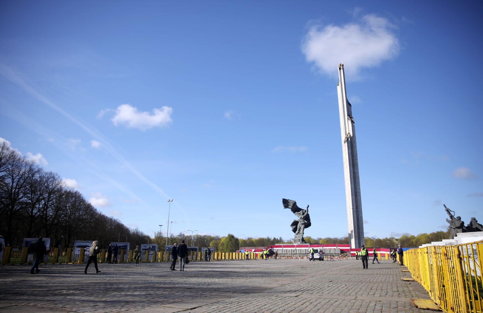 Памятник в парке Победы
