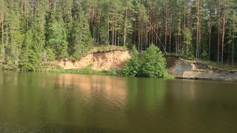 Saesaare paisjärvel Taevaskojas.