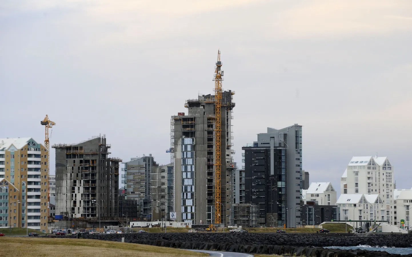 Vaade Reykjaviki uusehitistele.