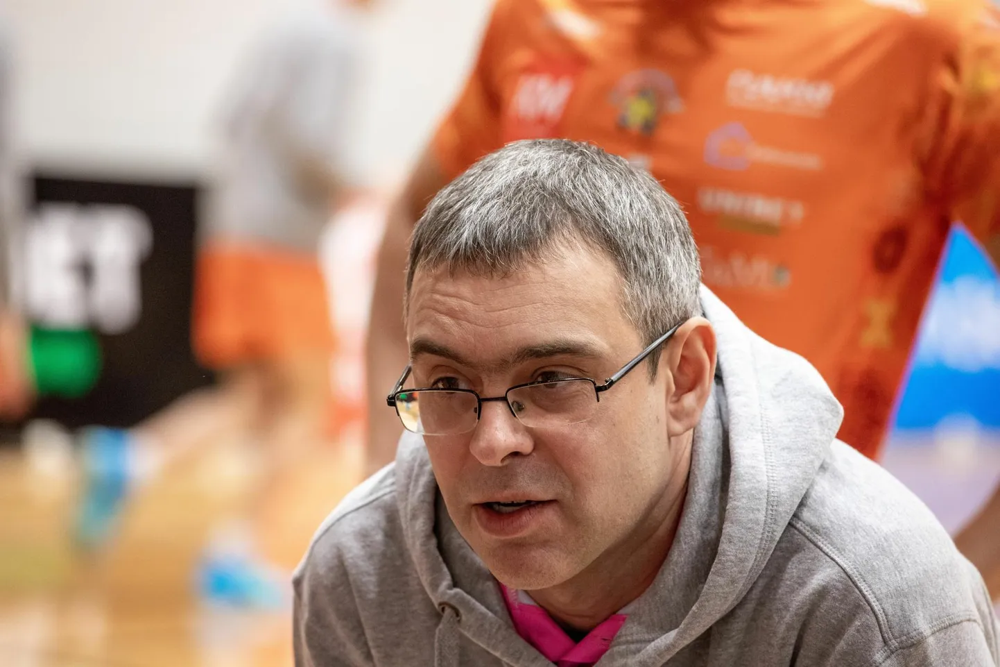 Pärnu võrkpalliklubi peatreener Toomas Jasmin tunnistas, et läks isegi mängu lõpus käima. Seda juhtub harva.