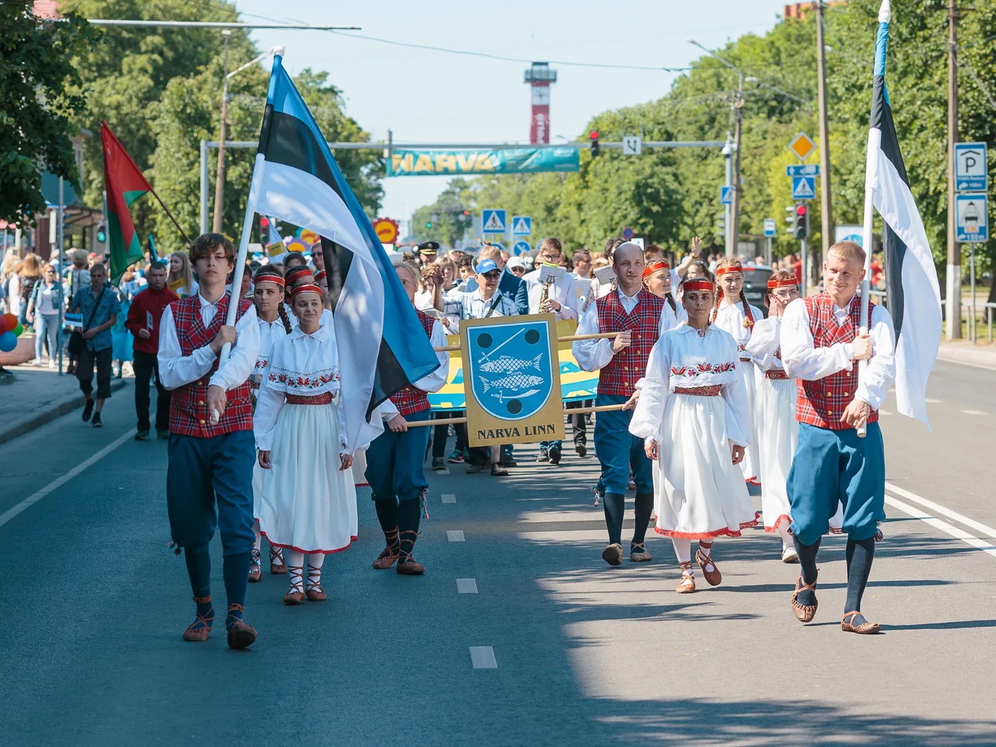 Праздничное народное шествие в День города Нарвы в 2018 году.