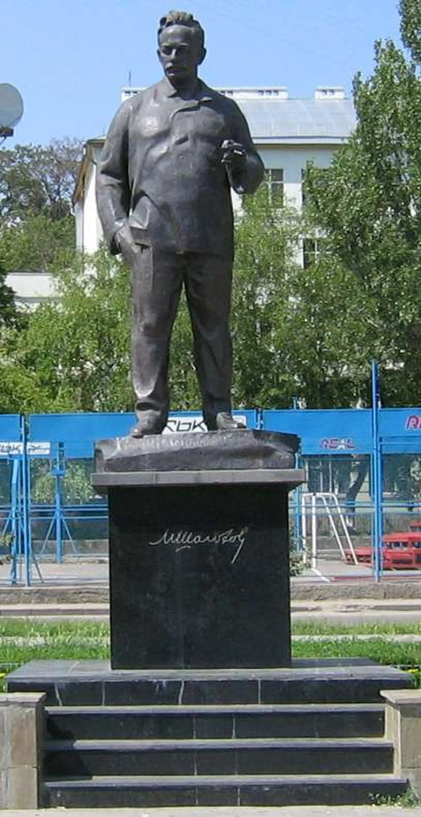 Mihhail Šolohhovi monument Doni-äärses Rostovis.