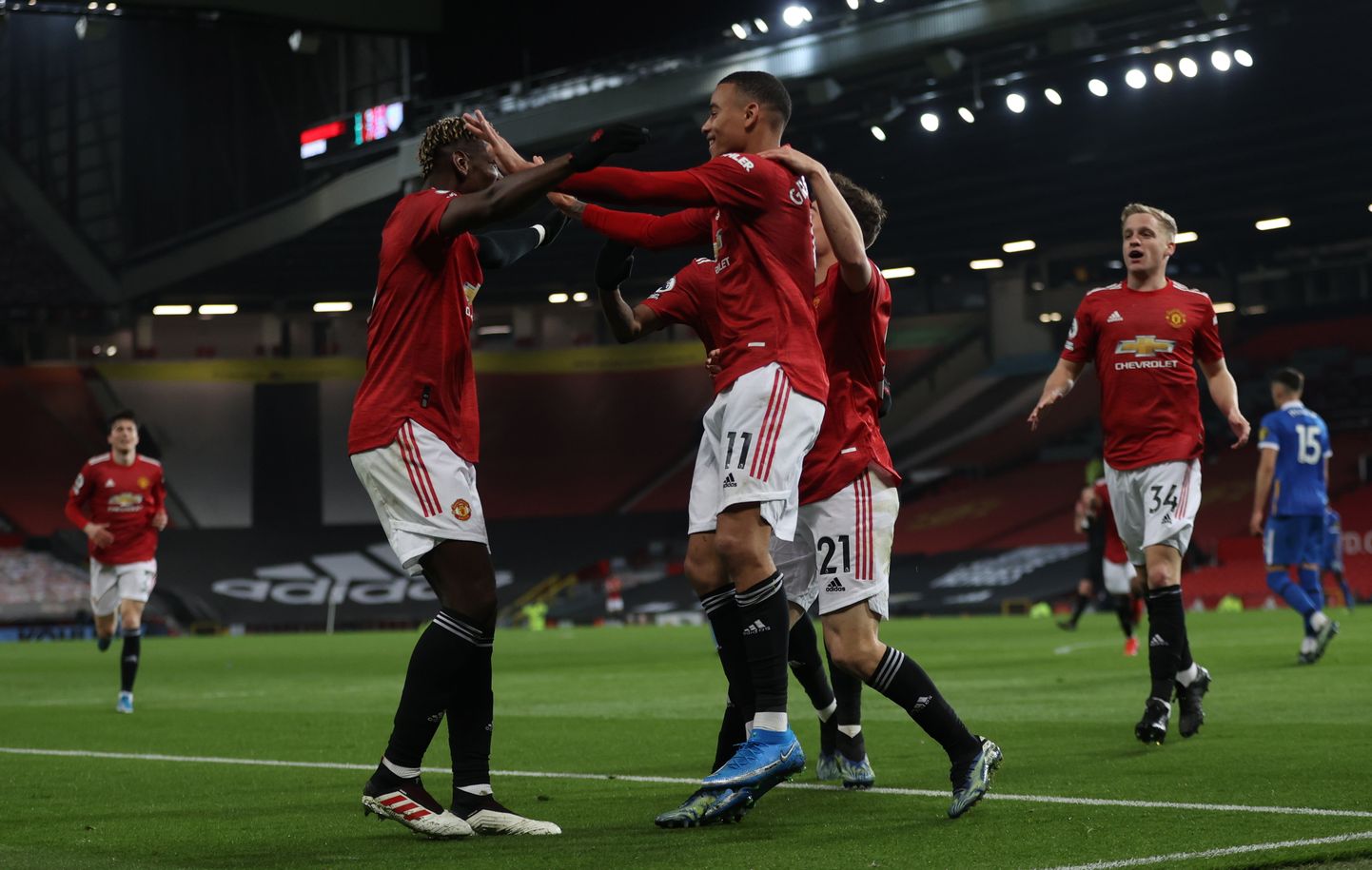 Manchester Unitedi mängijad tähistamas võiduväravat.