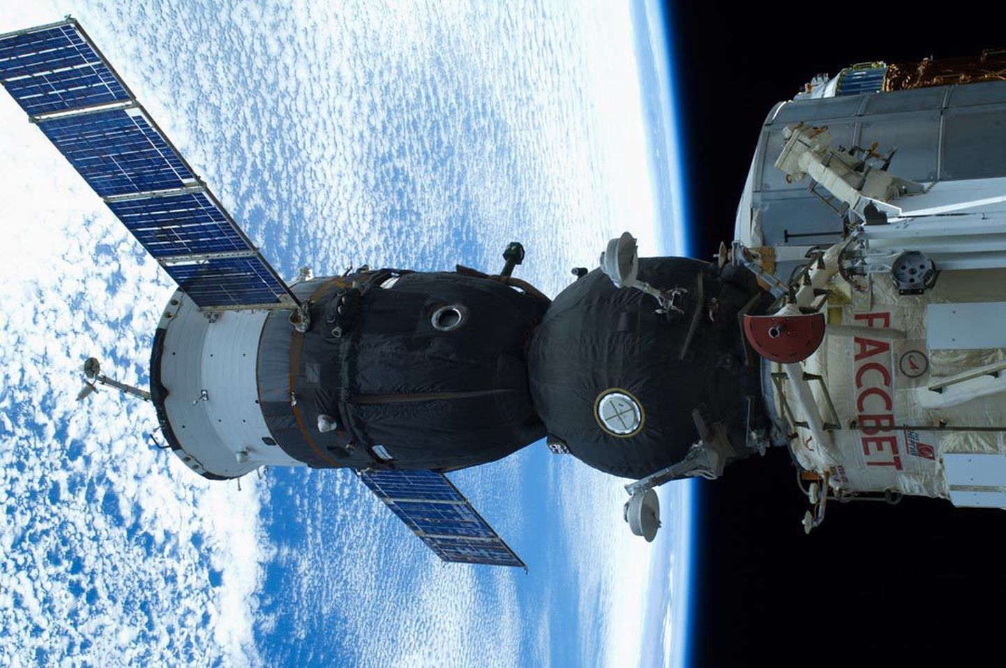 Orbiidil tiirlev rahvusvaheline kosmosejaam on küll Maaga pidevas ühenduses, kuid tulevikus võib sellest saada osa internetisarnasest võrgust.