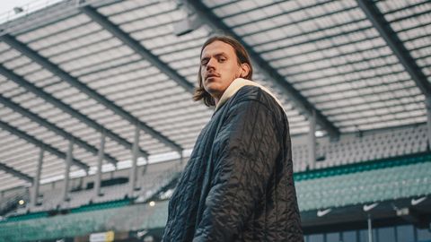 VIDEO ⟩ Täismaja ja letil tantsiv teenindaja: Nöep pani talvepealinnas püsti tanklareivi