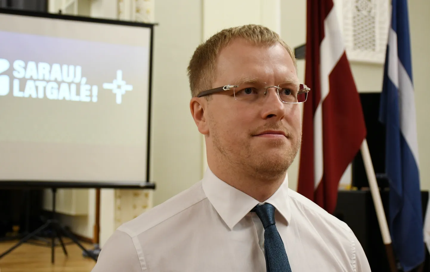 Daugavpils domes priekšsēdētājs Andrejs Elksniņš piedalās partijas "Sarauj, Latgale!" dibināšanas pasākumā Daugavpils universitātes telpās.