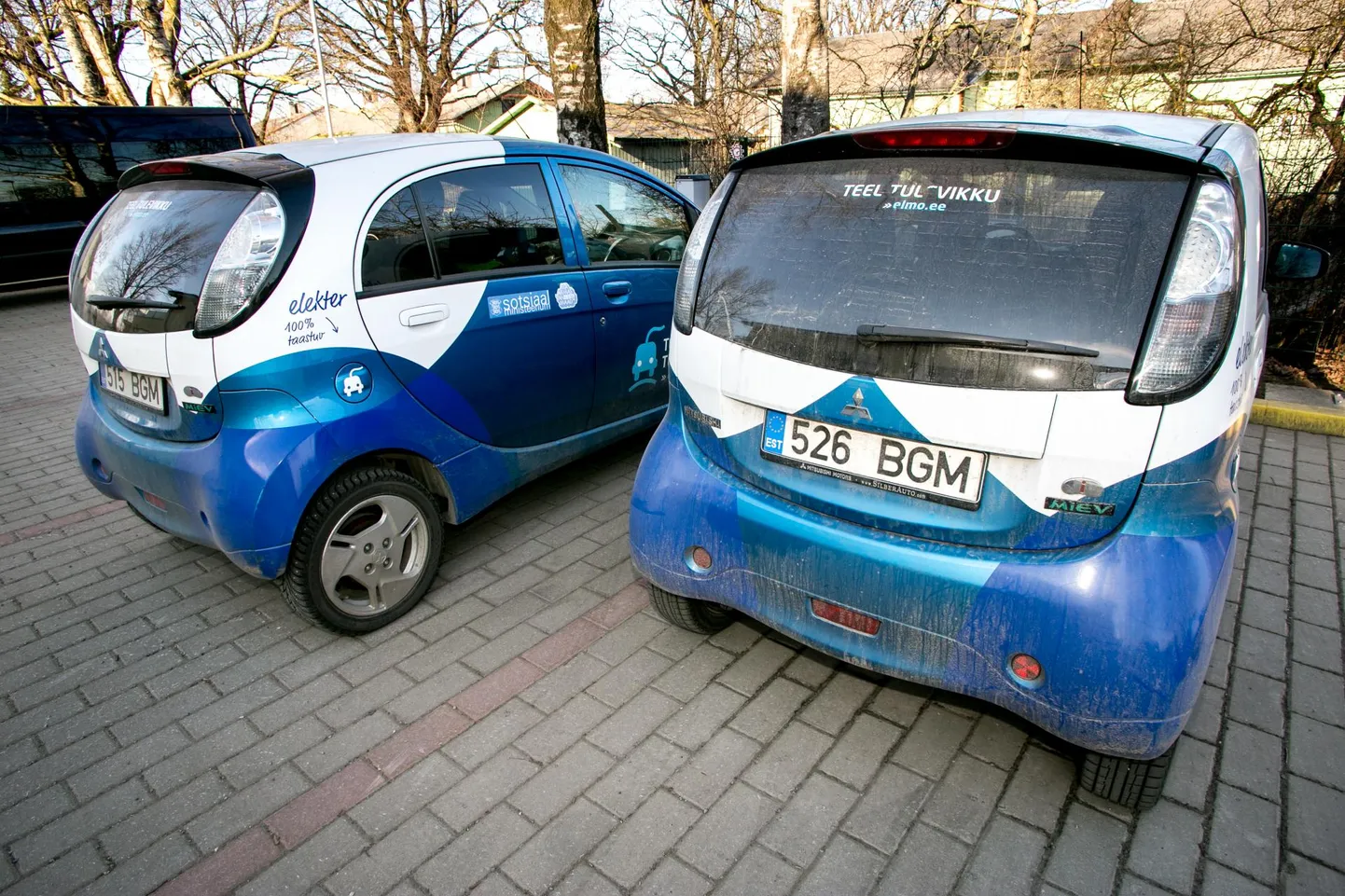 Pärnu sotsiaaltöötajad kasutavad abivajate juurde jõudmiseks elektriautosid.