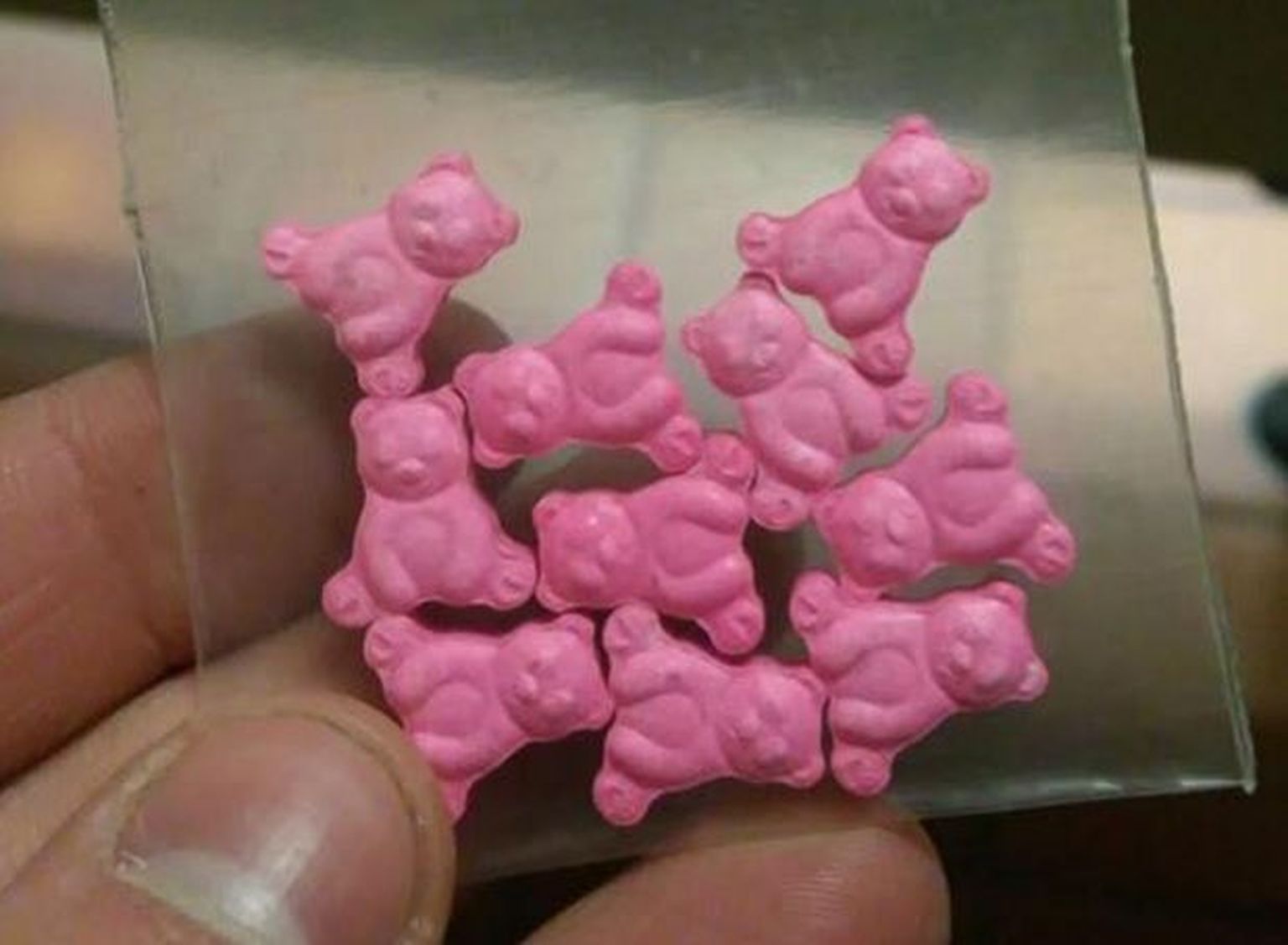 Sotsiaalmeedias levib pilt roosadest ecstasy-tablettidest.