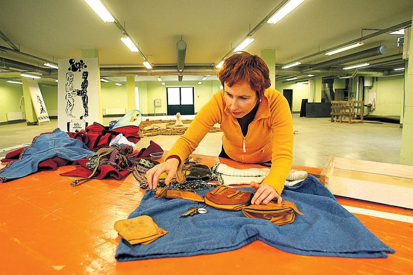 Tervet hiiglasilkku ruumi, mis õpitubades tehtava näidisesemeid sättiva Elo Kuuste selja taga laiutab, Tarbatu endale ei saa, eralduseks ehitatakse vaheseinad, mis jätavad töötubades käijatele suured aknad ja vaate Pauluse kirikule.
