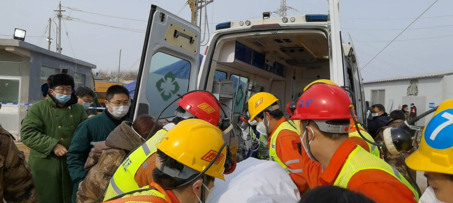 210124 -- QIXIA, Jan. 24, 2021 -- Rescuers carry a trapped miner to an ambulance in Qixia City, east China s Shandong Province, on Jan. 24, 2021. The miner, who has been trapped underground for two weeks after a blast in a gold mine, was found by rescuers on Sunday morning. The miner, who is in extremely weak condition, was lifted from the mine at 11:13 a.m. Sunday. Twenty-two miners have been trapped about 600 meters underground since the mine blast on Jan. 10 in Qixia, under the city of Yantai, in Shandong Province. Before Sunday, rescuers had established contact with only 10 of the miners, who are in good physical and psychological condition. Photo by /Xinhua SPOT NEWSCHINA-SHANDONG-QIXIA-GOLD MINE-RESCUE CN LuanxQincheng PUBLICATIONxNOTxINxCHN
